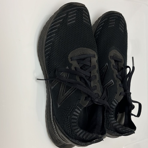 New Balance Women’s Fuel Cell Gym Athletic Shoes in all black-Size US 10 - Picture 2 of 7